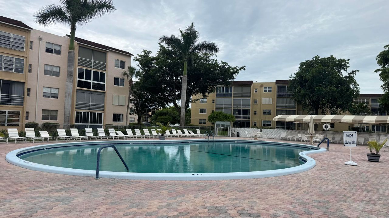 Под контрактом: $1,500 (2 спален, 2 ванн, 865 Квадратных фут)