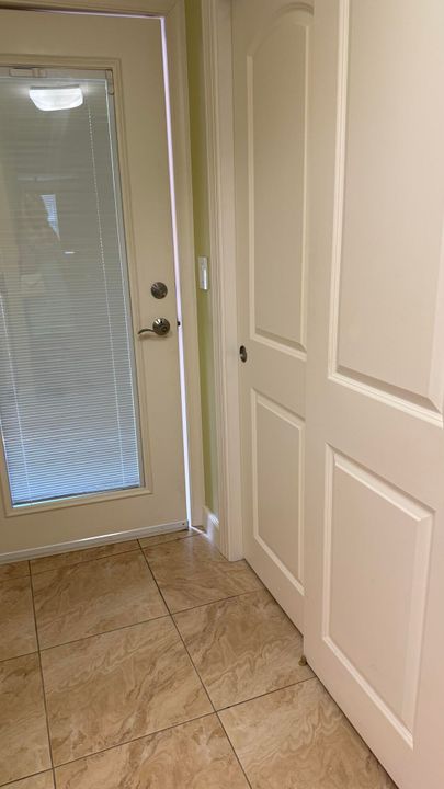 Под контрактом: $1,500 (2 спален, 2 ванн, 865 Квадратных фут)