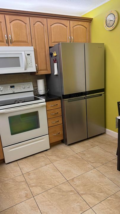 Под контрактом: $1,500 (2 спален, 2 ванн, 865 Квадратных фут)