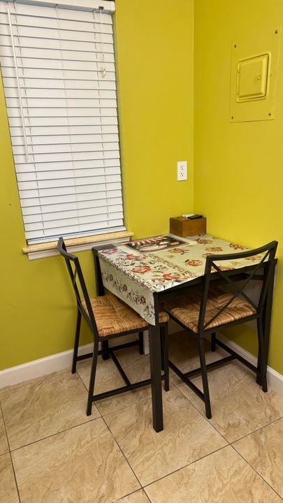 Под контрактом: $1,500 (2 спален, 2 ванн, 865 Квадратных фут)