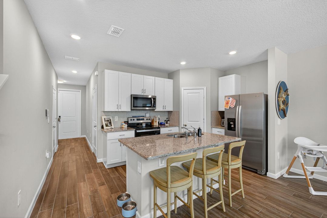 For Rent: $2,700 (3 beds, 2 baths, 1475 Square Feet)