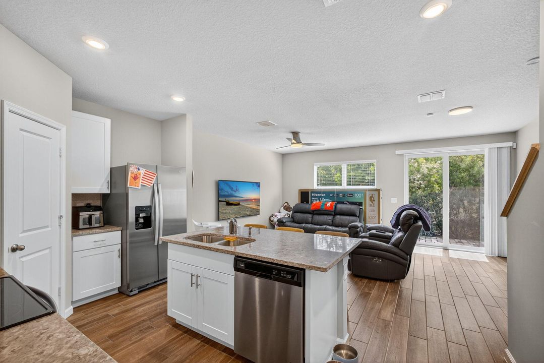 For Rent: $2,700 (3 beds, 2 baths, 1475 Square Feet)