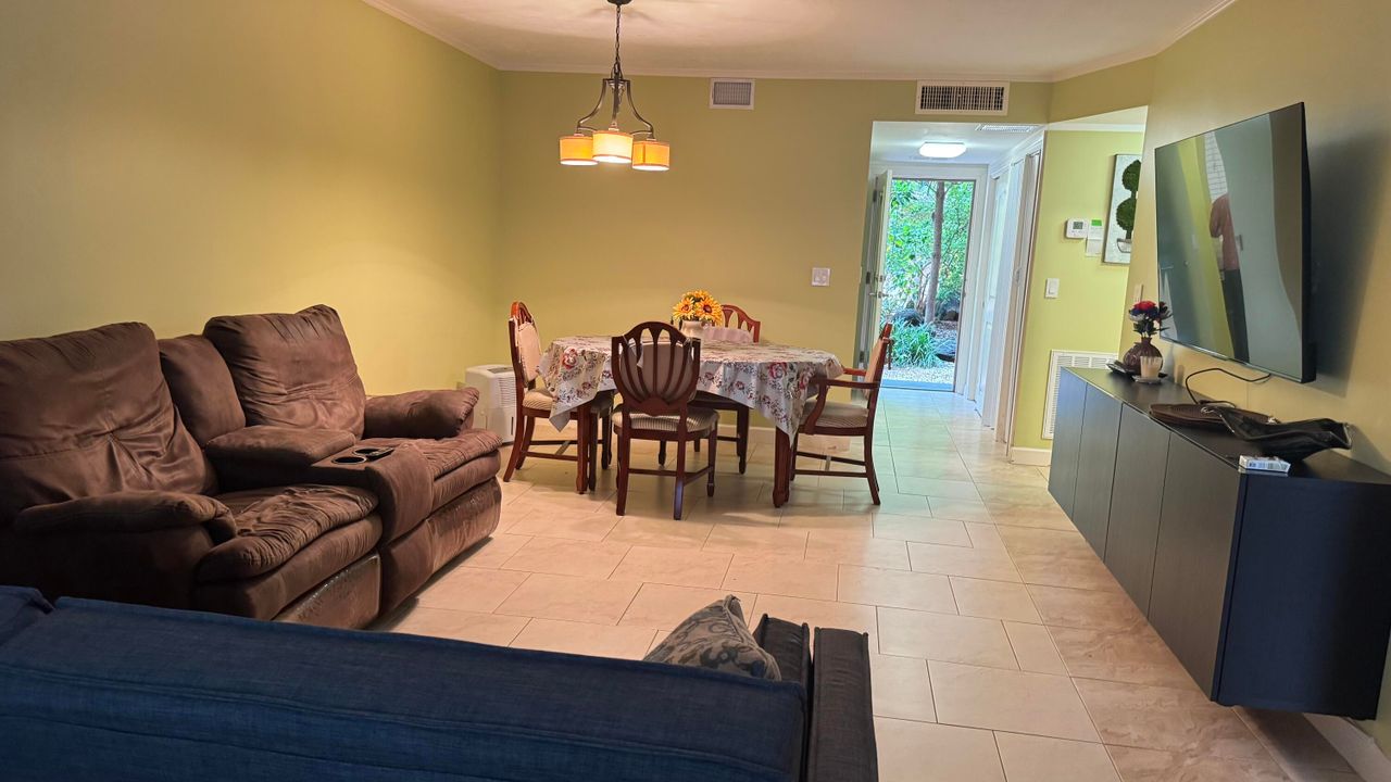 Под контрактом: $1,500 (2 спален, 2 ванн, 865 Квадратных фут)