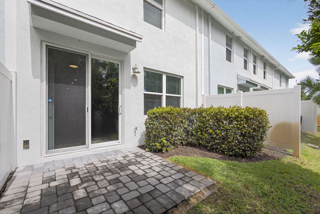 For Rent: $2,700 (3 beds, 2 baths, 1475 Square Feet)