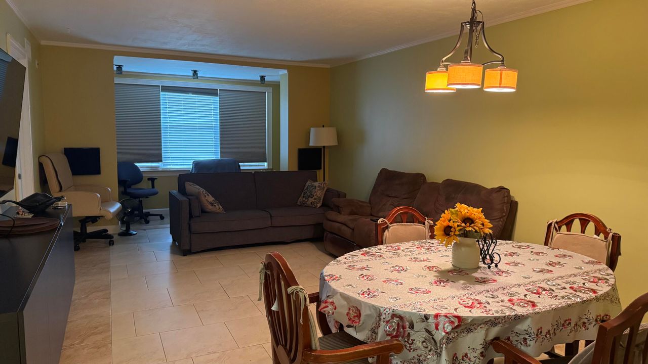 Под контрактом: $1,500 (2 спален, 2 ванн, 865 Квадратных фут)