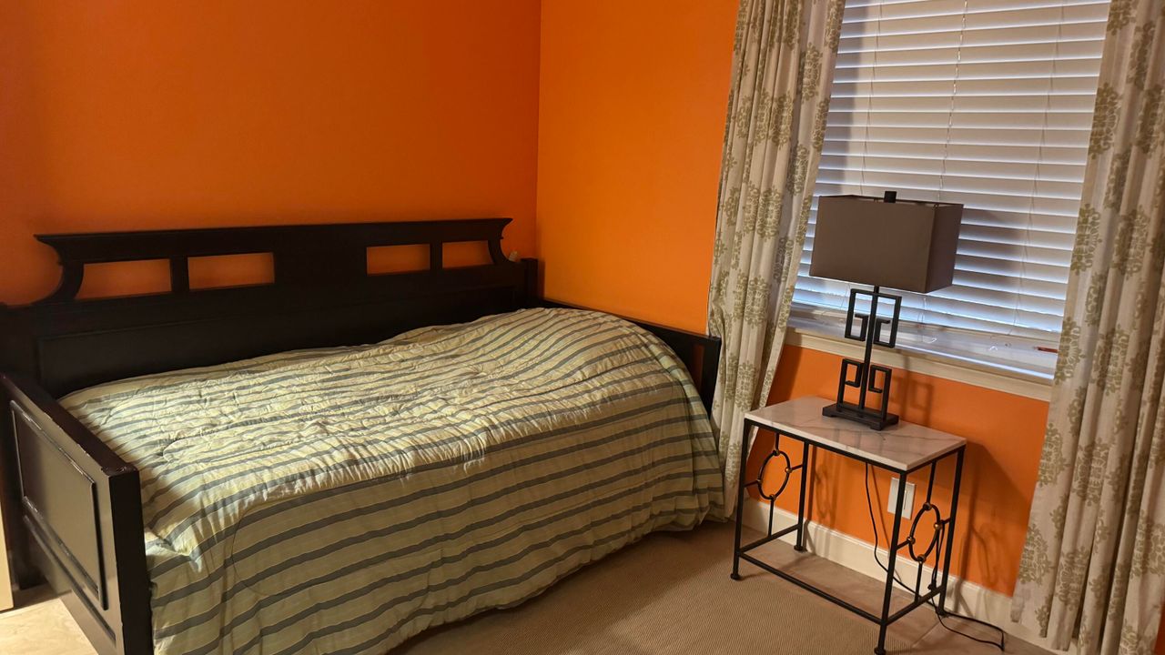 Под контрактом: $1,500 (2 спален, 2 ванн, 865 Квадратных фут)