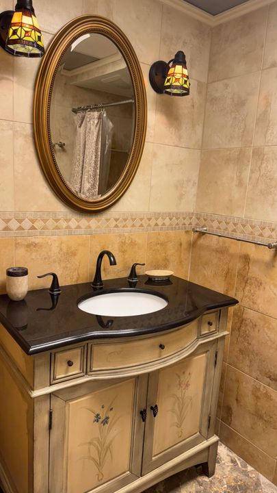 Под контрактом: $1,500 (2 спален, 2 ванн, 865 Квадратных фут)