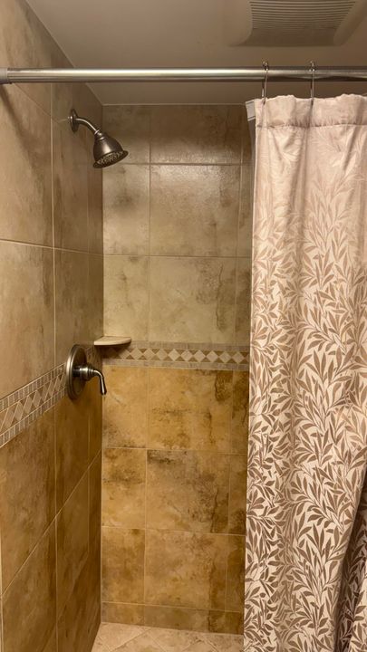 Под контрактом: $1,500 (2 спален, 2 ванн, 865 Квадратных фут)