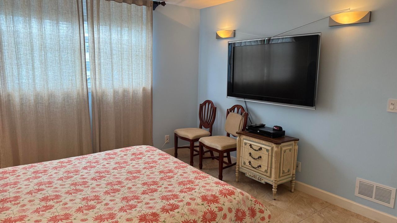 Под контрактом: $1,500 (2 спален, 2 ванн, 865 Квадратных фут)