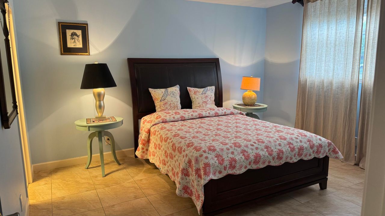 Под контрактом: $1,500 (2 спален, 2 ванн, 865 Квадратных фут)