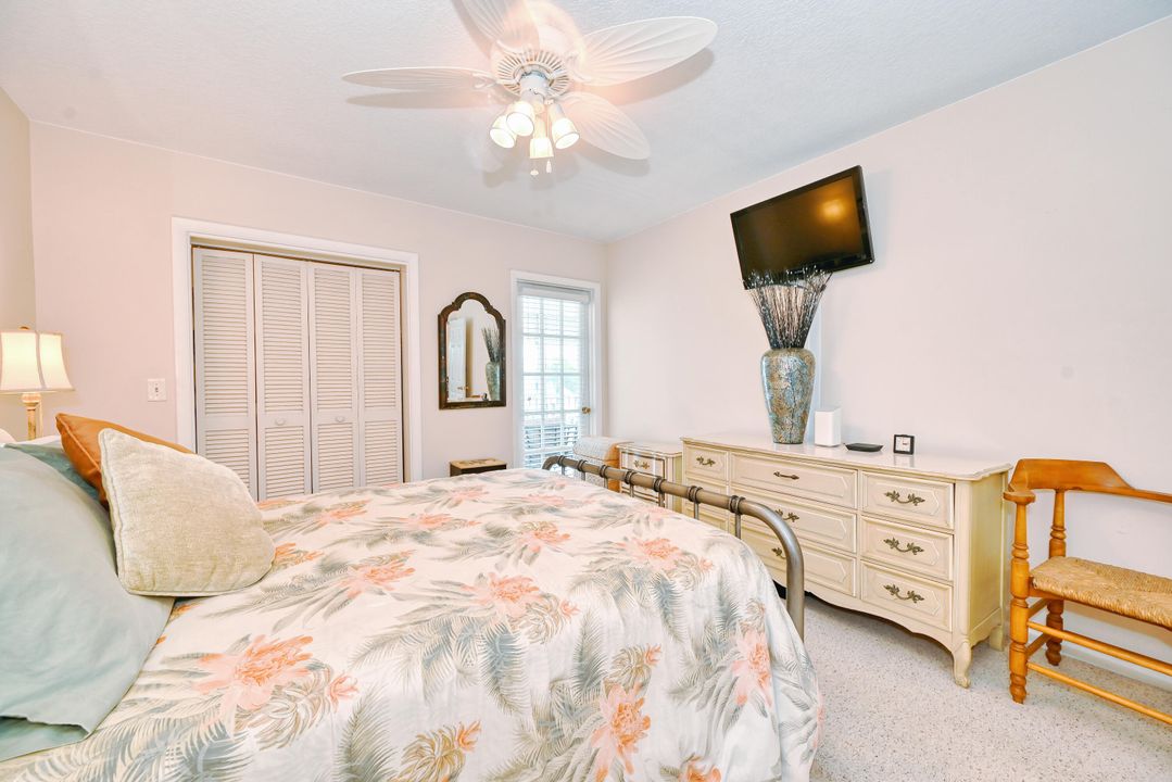 На продажу: $300,000 (2 спален, 2 ванн, 962 Квадратных фут)