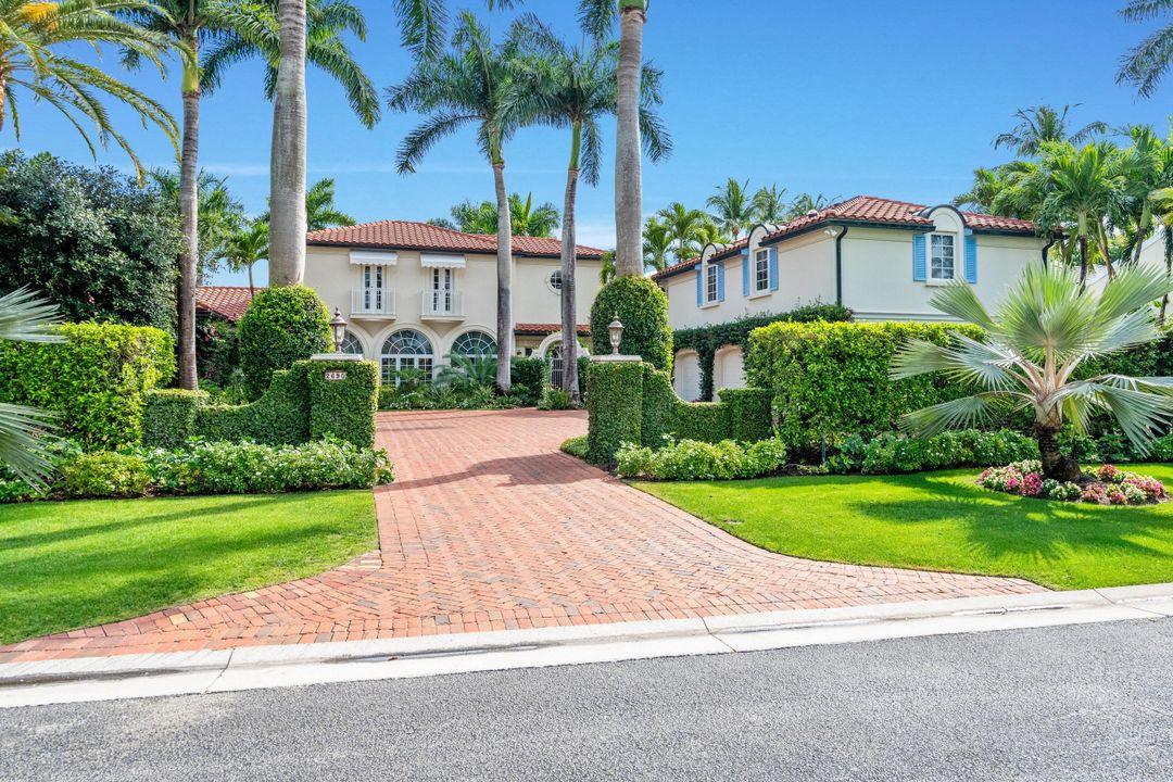 For Sale: $5,250,000 (5 beds, 7 baths, 5601 Square Feet)