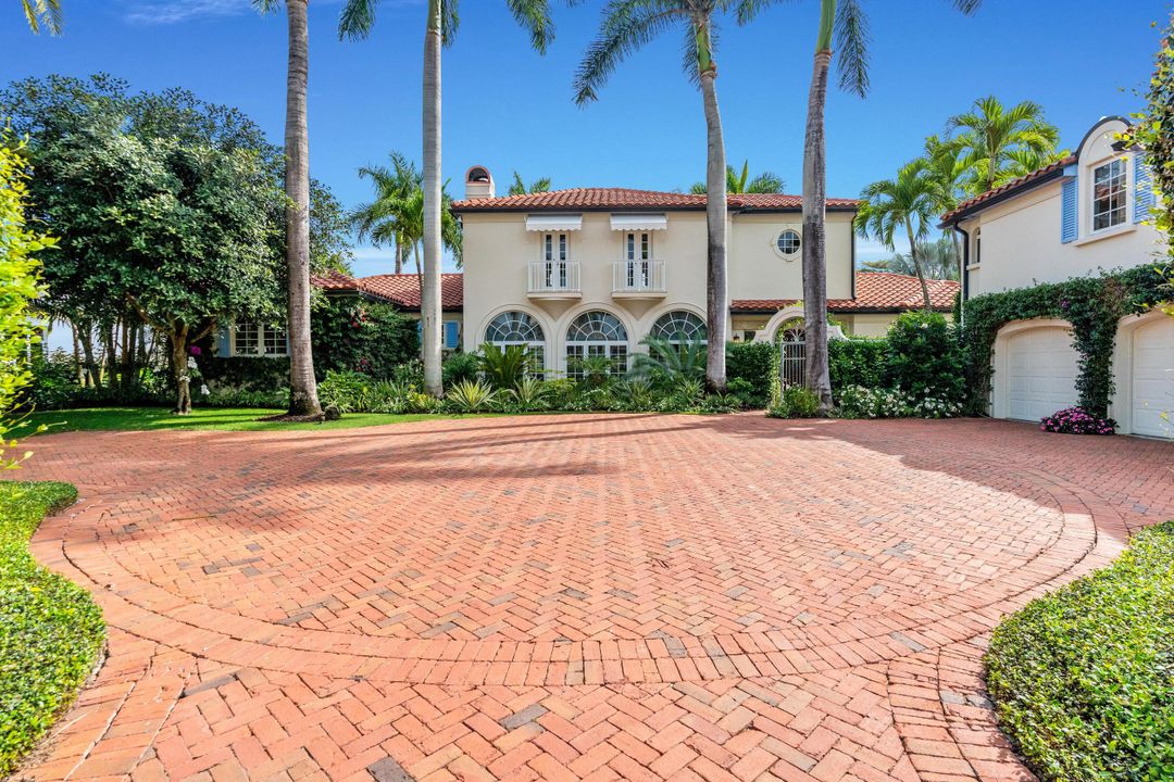 For Sale: $5,250,000 (5 beds, 7 baths, 5601 Square Feet)