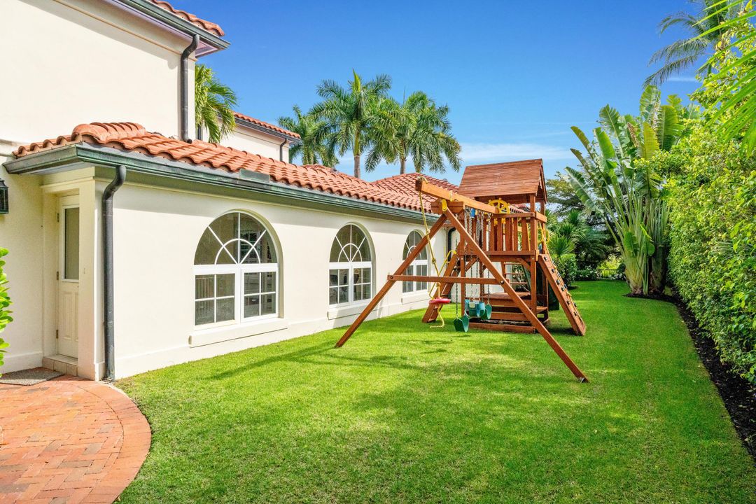 For Sale: $5,250,000 (5 beds, 7 baths, 5601 Square Feet)