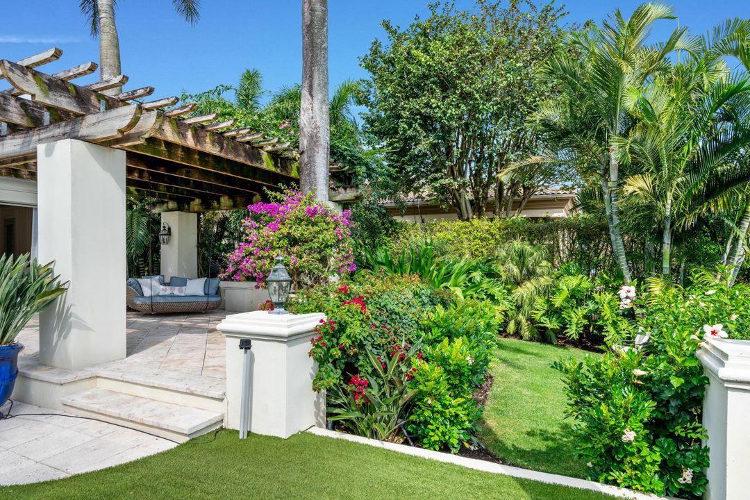 For Sale: $5,250,000 (5 beds, 7 baths, 5601 Square Feet)