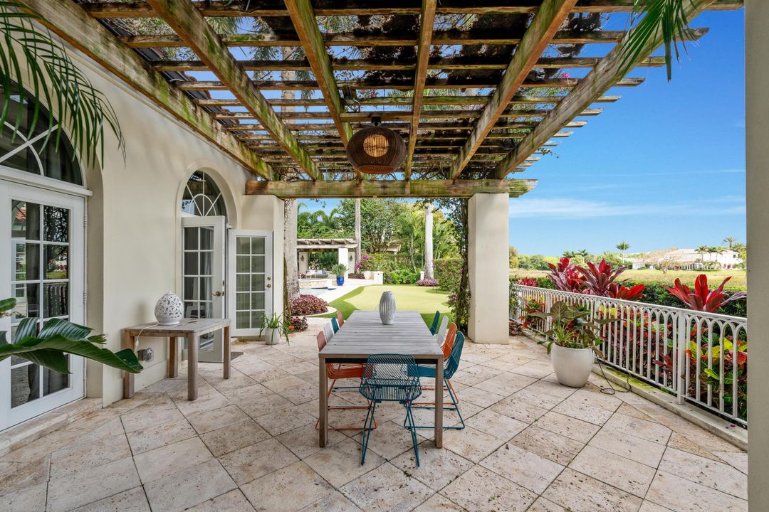 For Sale: $5,250,000 (5 beds, 7 baths, 5601 Square Feet)