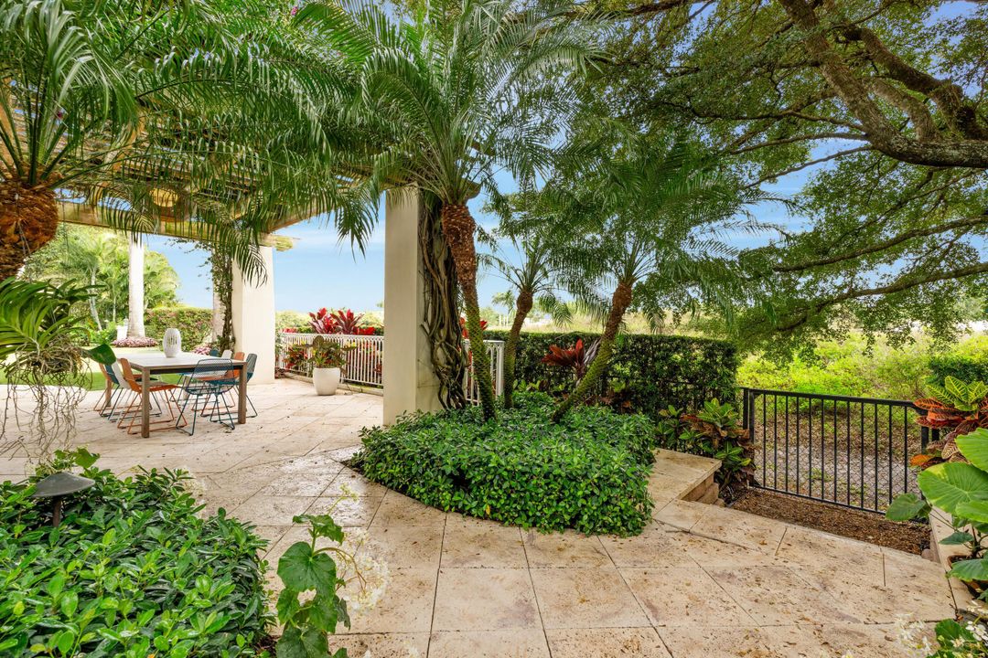 For Sale: $5,250,000 (5 beds, 7 baths, 5601 Square Feet)