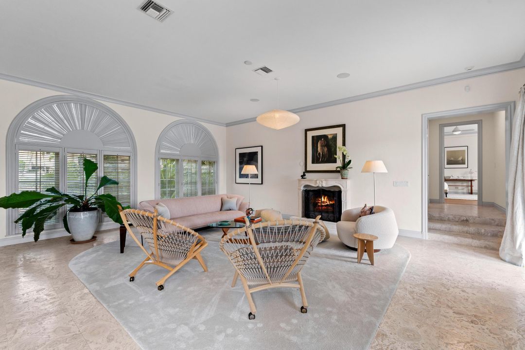 For Sale: $5,250,000 (5 beds, 7 baths, 5601 Square Feet)