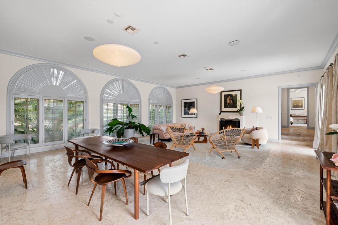 For Sale: $5,250,000 (5 beds, 7 baths, 5601 Square Feet)