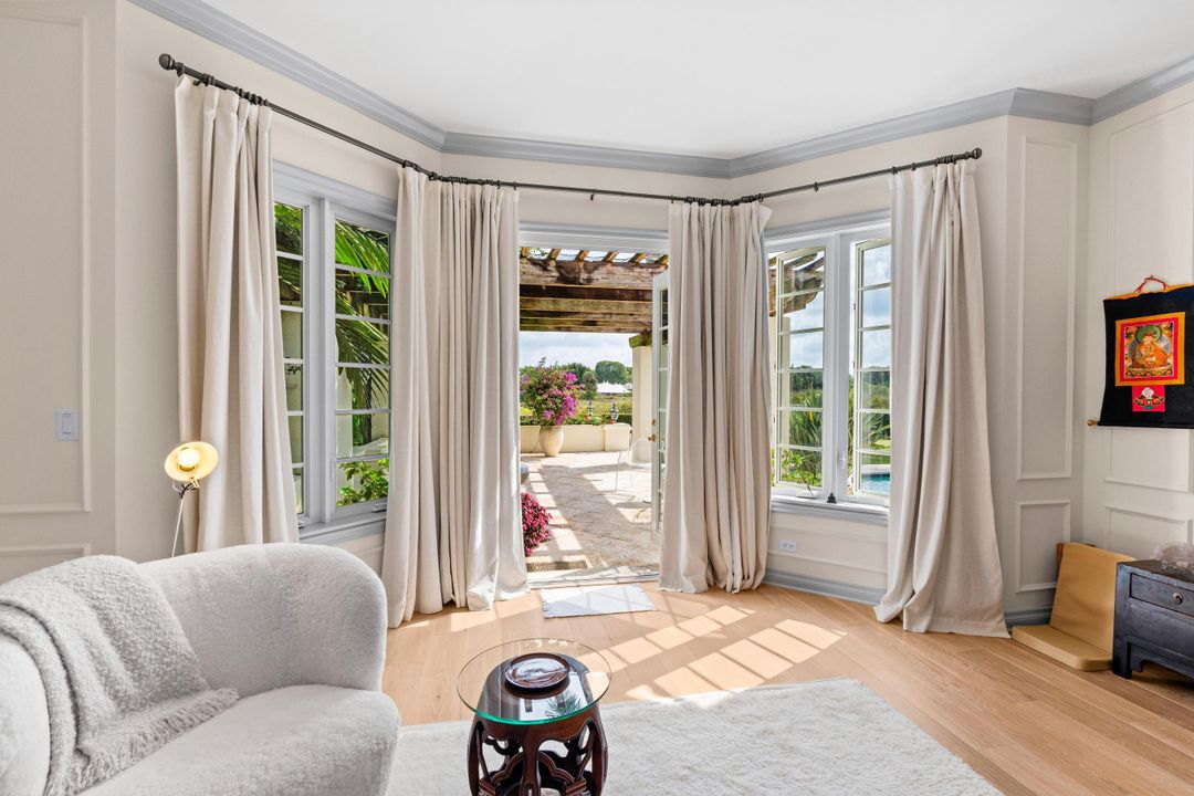 For Sale: $5,250,000 (5 beds, 7 baths, 5601 Square Feet)