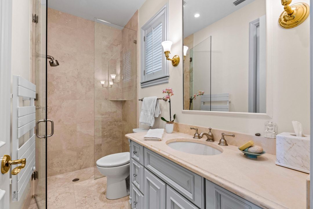 For Sale: $5,250,000 (5 beds, 7 baths, 5601 Square Feet)