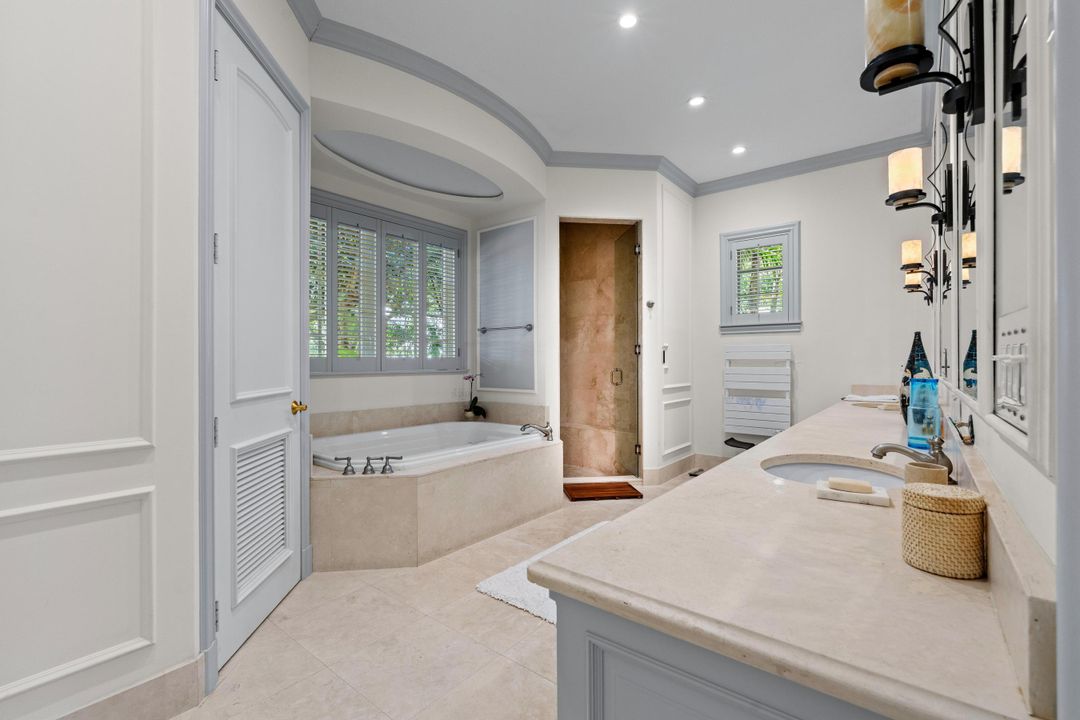 For Sale: $5,250,000 (5 beds, 7 baths, 5601 Square Feet)