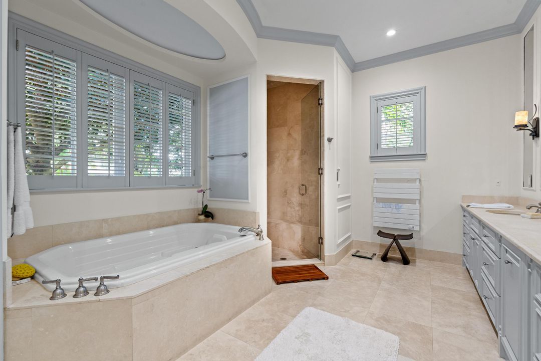 For Sale: $5,250,000 (5 beds, 7 baths, 5601 Square Feet)