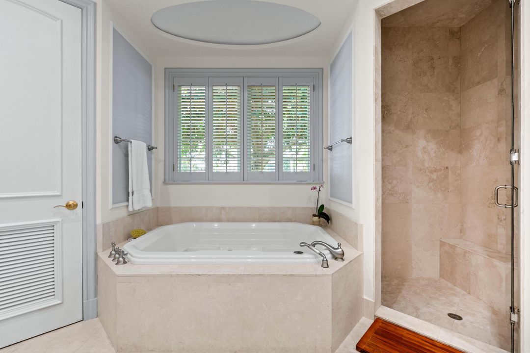 For Sale: $5,250,000 (5 beds, 7 baths, 5601 Square Feet)