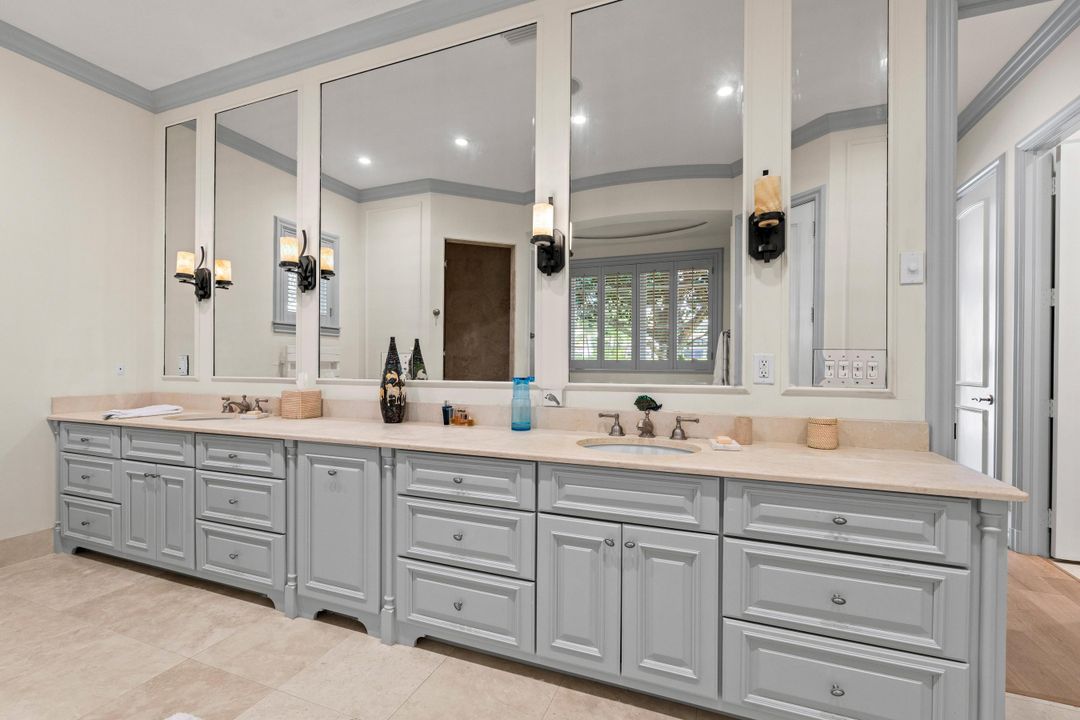 For Sale: $5,250,000 (5 beds, 7 baths, 5601 Square Feet)