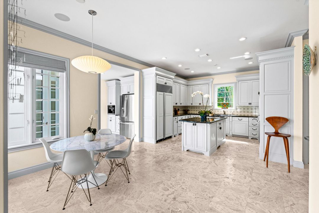 For Sale: $5,250,000 (5 beds, 7 baths, 5601 Square Feet)