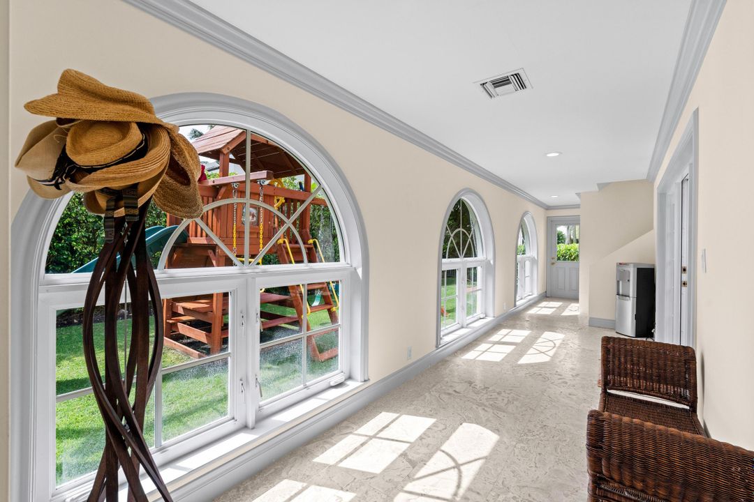 For Sale: $5,250,000 (5 beds, 7 baths, 5601 Square Feet)