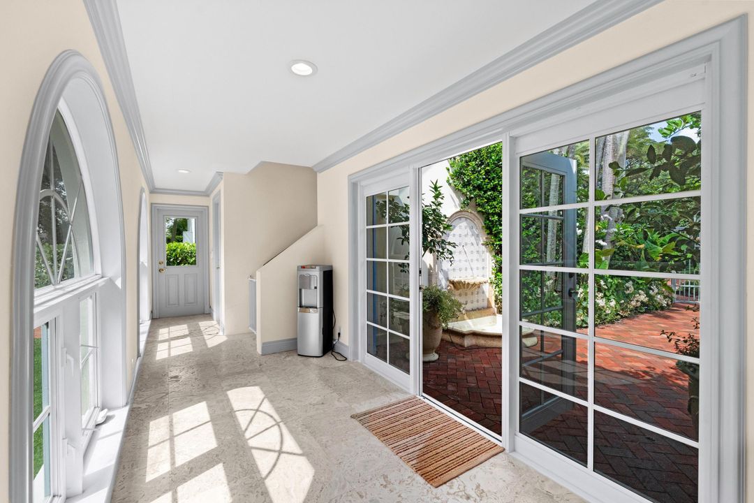 For Sale: $5,250,000 (5 beds, 7 baths, 5601 Square Feet)