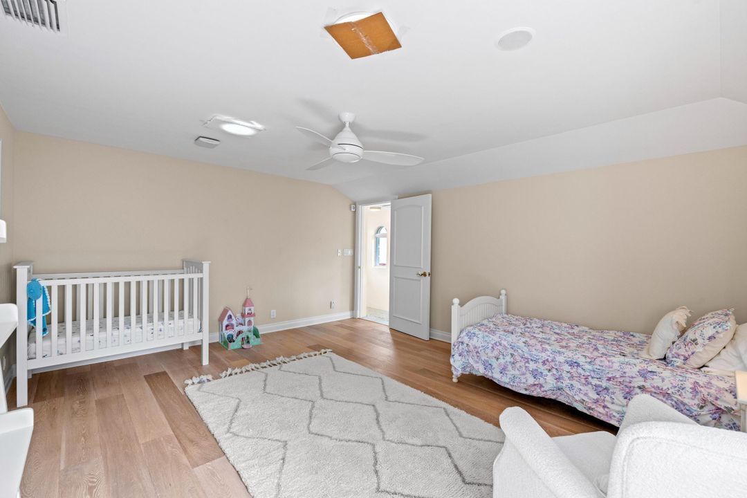 For Sale: $5,250,000 (5 beds, 7 baths, 5601 Square Feet)