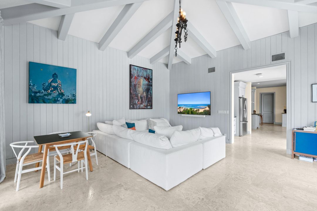 For Sale: $5,250,000 (5 beds, 7 baths, 5601 Square Feet)