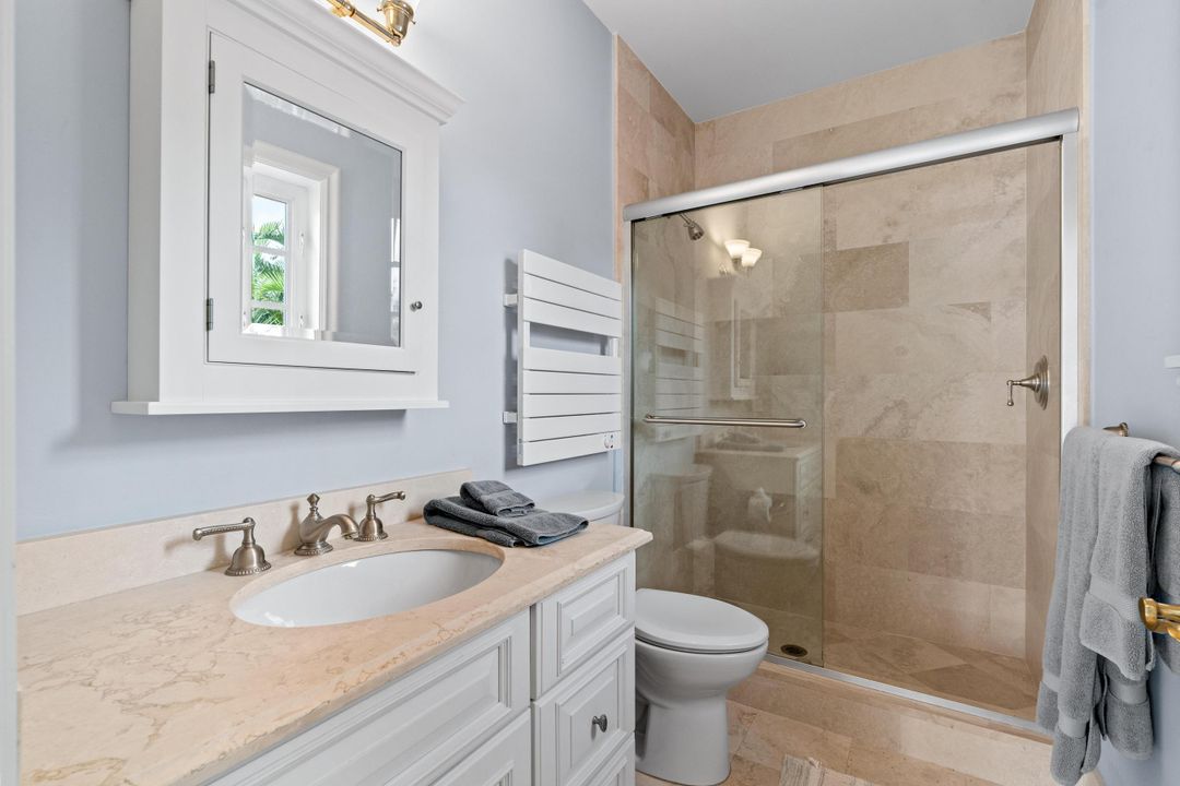 For Sale: $5,250,000 (5 beds, 7 baths, 5601 Square Feet)