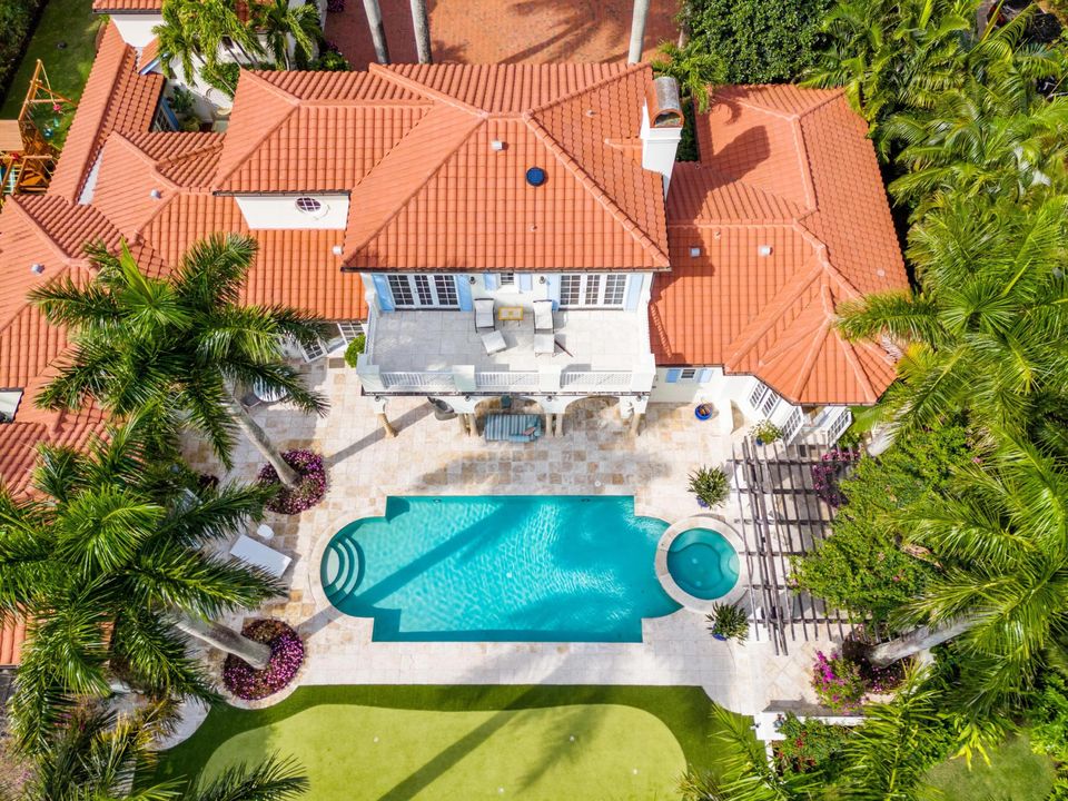 For Sale: $5,250,000 (5 beds, 7 baths, 5601 Square Feet)