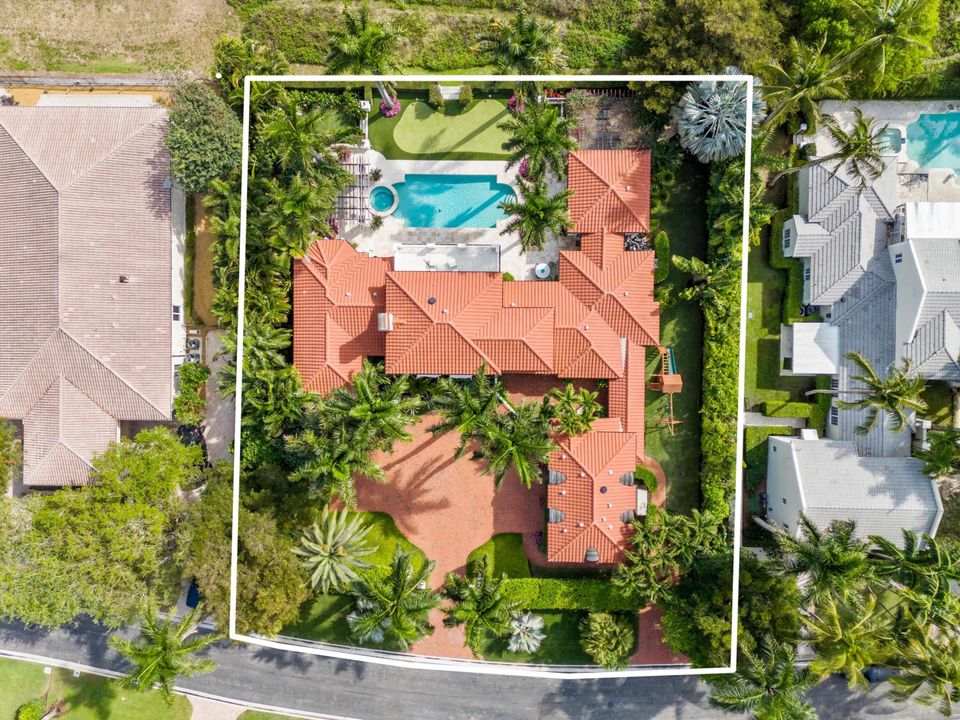 For Sale: $5,250,000 (5 beds, 7 baths, 5601 Square Feet)