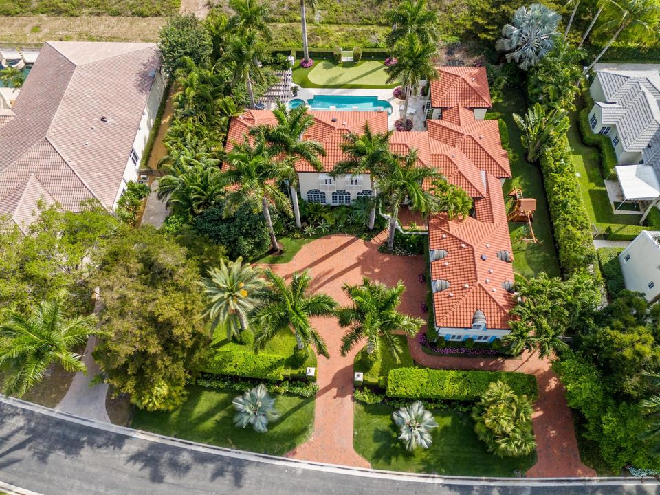 For Sale: $5,250,000 (5 beds, 7 baths, 5601 Square Feet)