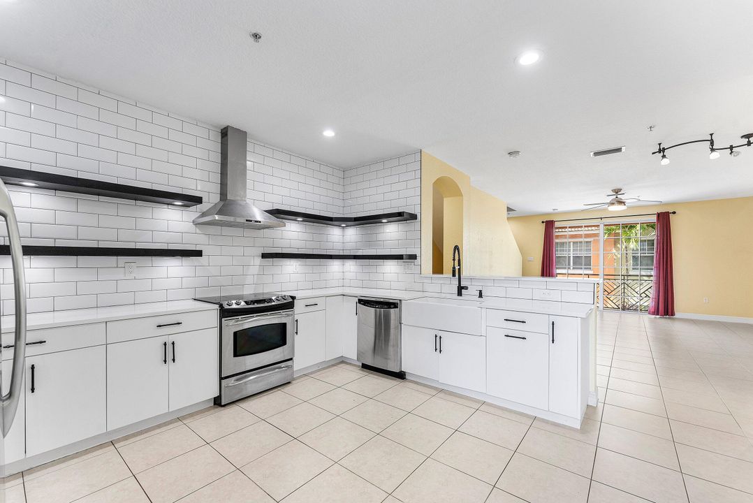 待售: $435,000 (3 贝兹, 3 浴室, 1952 平方英尺)