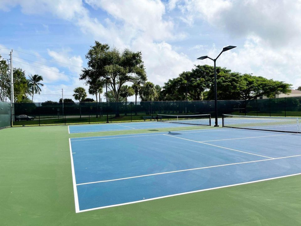 出租: $4,200 (4 贝兹, 2 浴室, 2633 平方英尺)