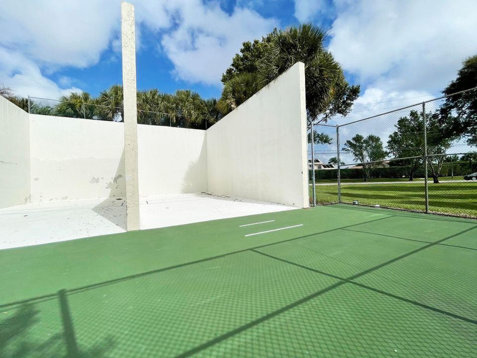 出租: $4,200 (4 贝兹, 2 浴室, 2633 平方英尺)