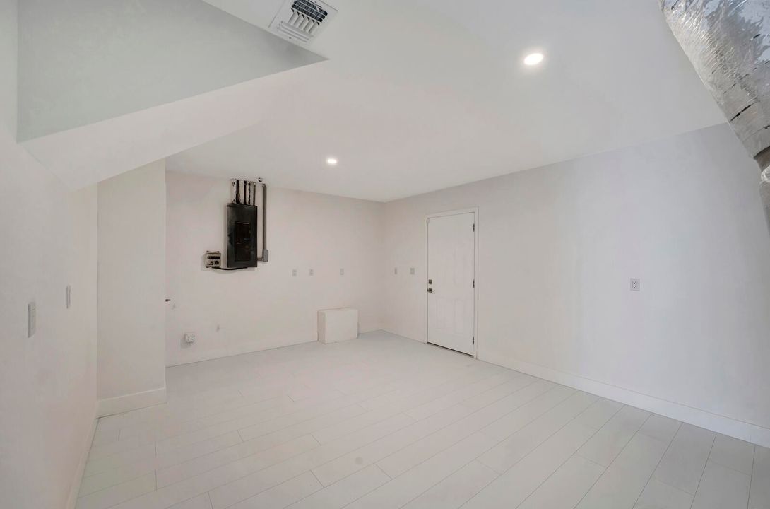 For Sale: $2,999,999 (3 beds, 3 baths, 3110 Square Feet)