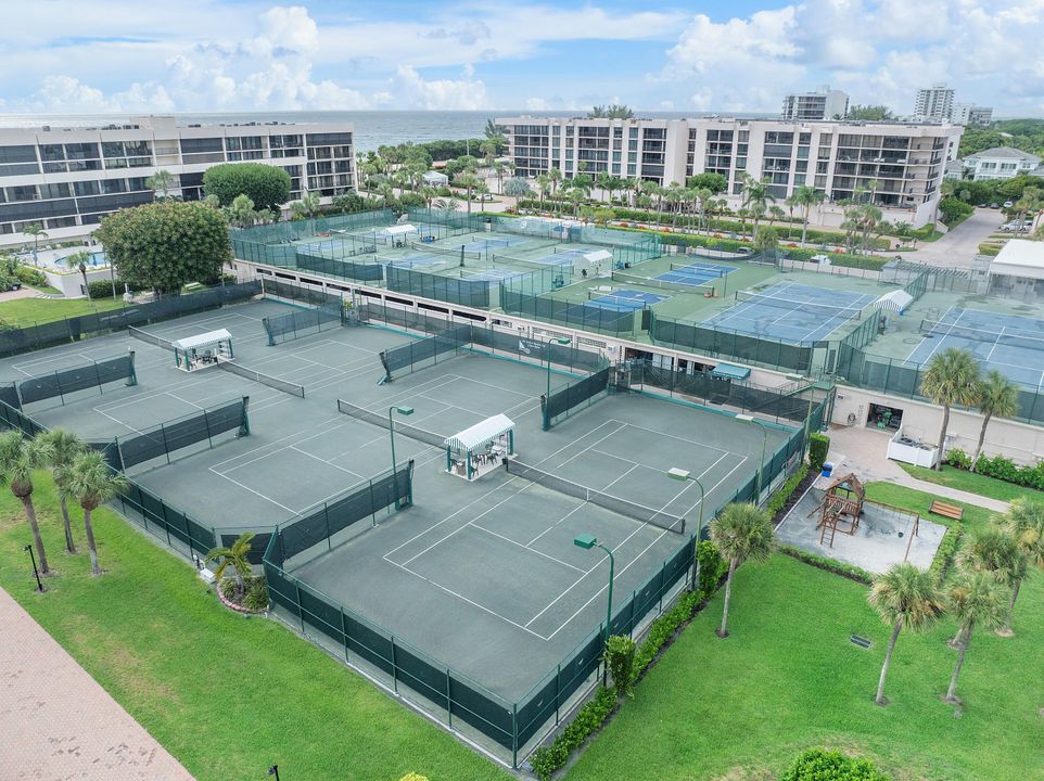 Под контрактом: $4,500 (2 спален, 2 ванн, 1215 Квадратных фут)