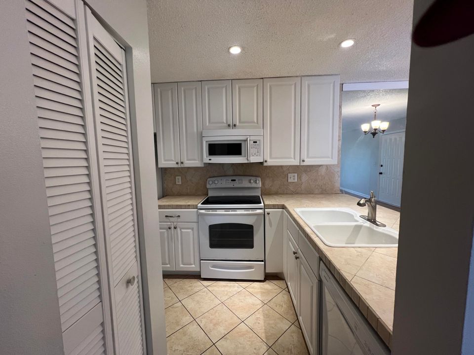 待售: $234,900 (2 贝兹, 2 浴室, 1000 平方英尺)