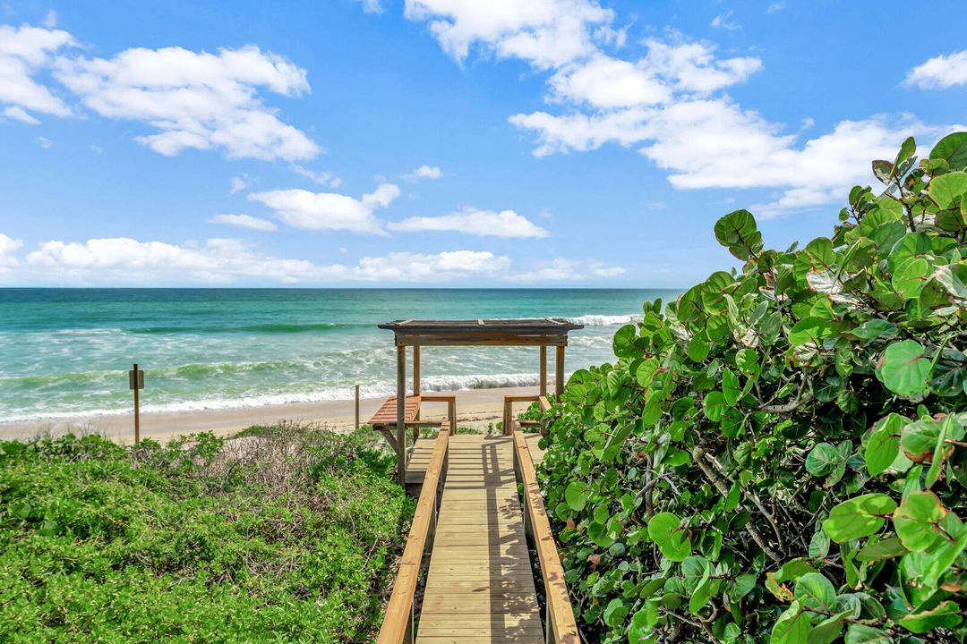 For Sale: $2,999,999 (3 beds, 3 baths, 3110 Square Feet)