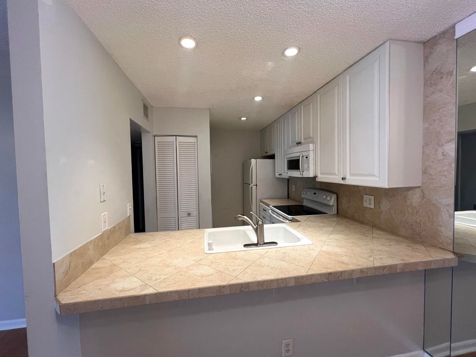 待售: $234,900 (2 贝兹, 2 浴室, 1000 平方英尺)