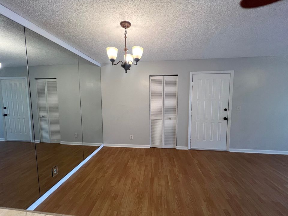 待售: $234,900 (2 贝兹, 2 浴室, 1000 平方英尺)