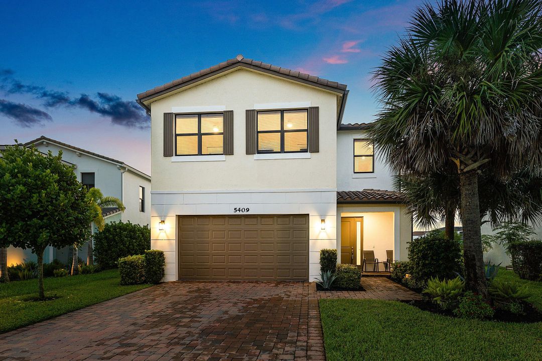 For Sale: $555,000 (4 beds, 2 baths, 1919 Square Feet)