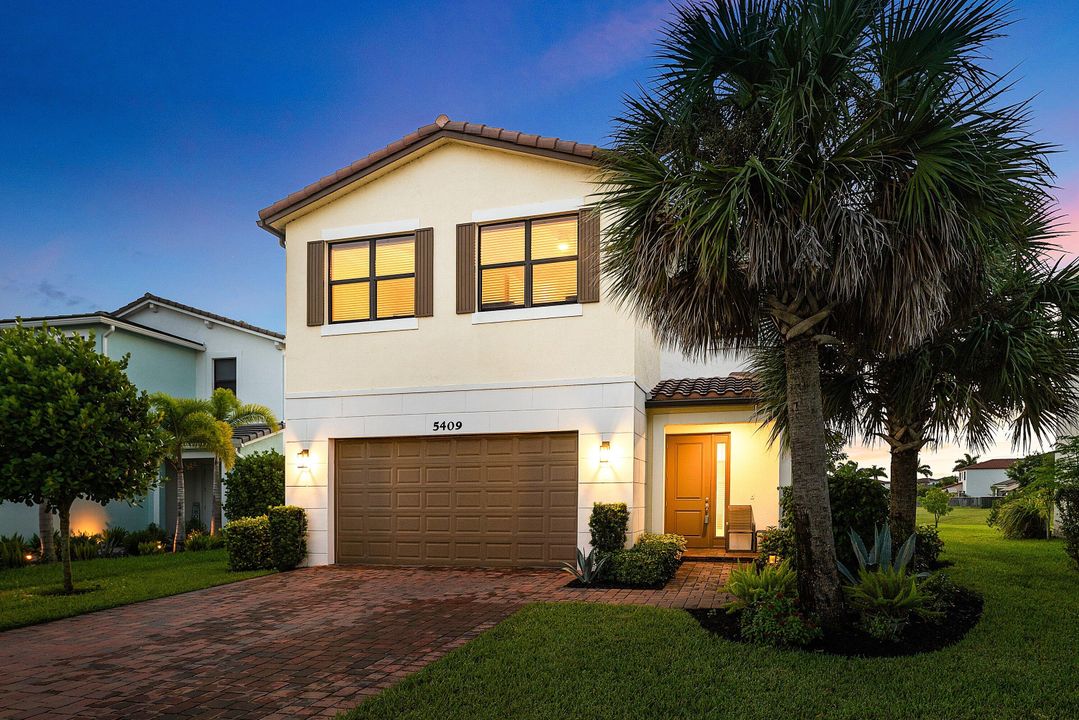 For Sale: $555,000 (4 beds, 2 baths, 1919 Square Feet)