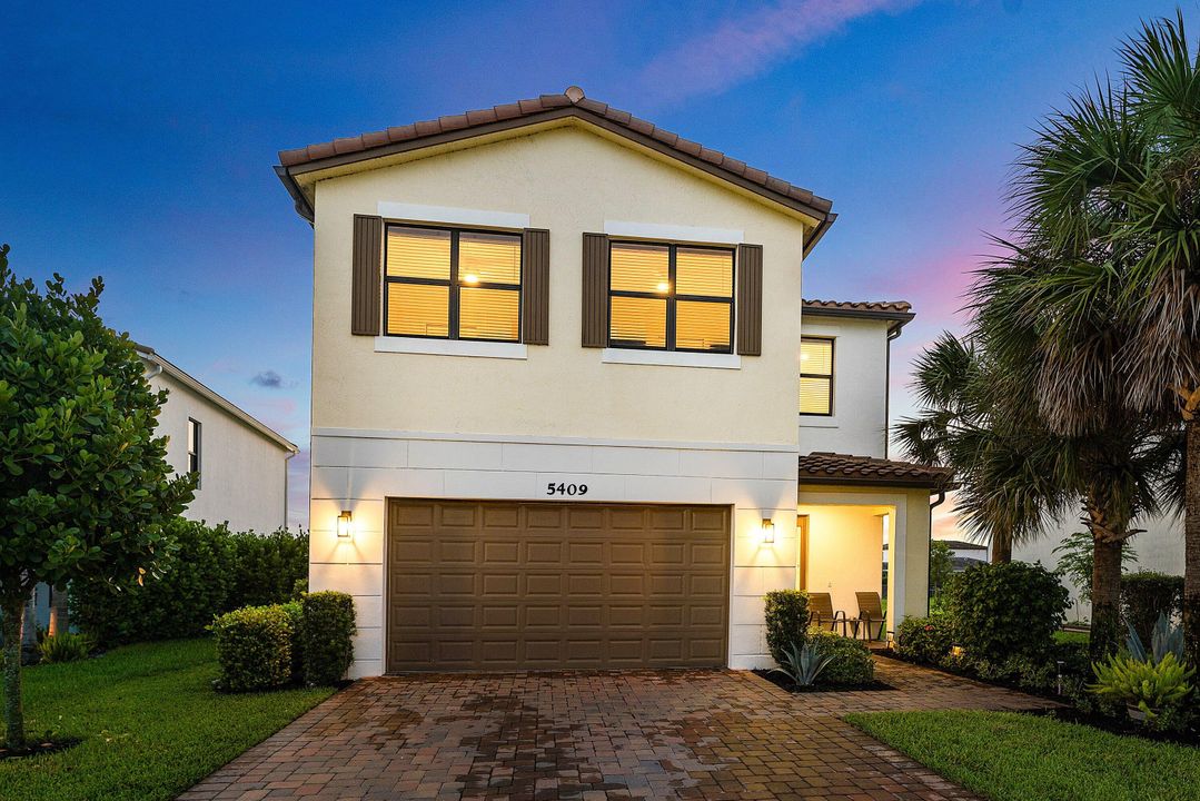 For Sale: $555,000 (4 beds, 2 baths, 1919 Square Feet)